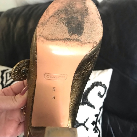 Coach Gold Mary Jane Fara 5 B. Good condition - Picture 3 of 10